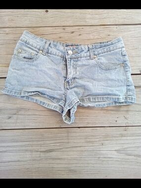 U Jeans Y2K Low Rise Denim Booty Shorts Size 7 Light Wash Embroidered